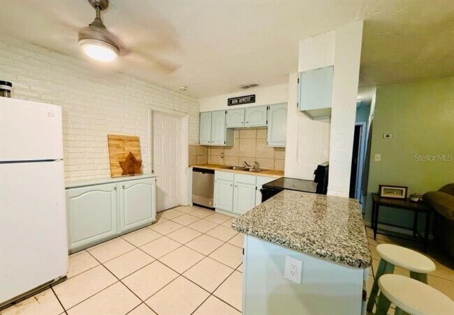 Building Photo - 7725 Mandarin Dr