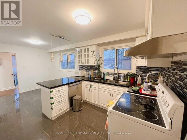 Building Photo - 84 Harrington Crescent