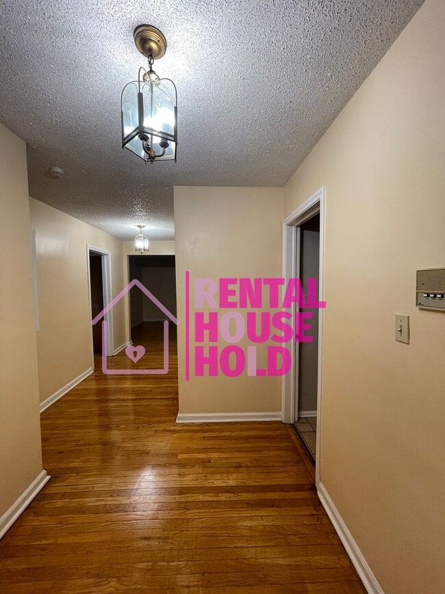 Building Photo - 2 Bedroom 1 Bath Condo
