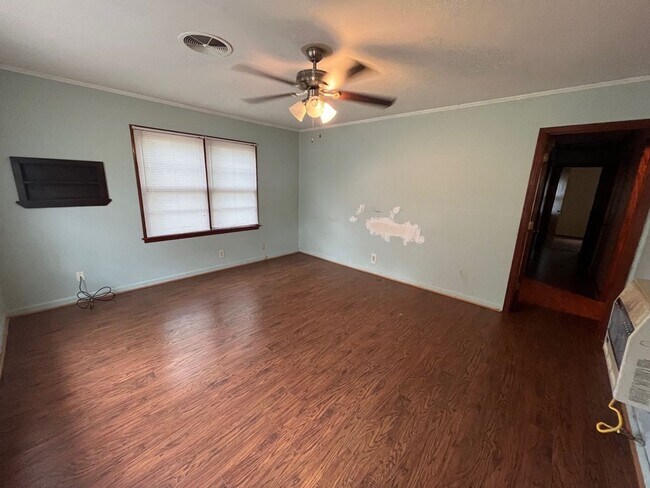 Foto del edificio - 472 E Jordan Ave