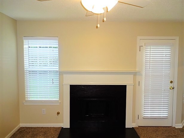Building Photo - 6541 Pole Creek Dr