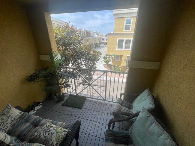 Building Photo - Beautiful and Modern Townhome in The Bay at Point Loma Condominiums