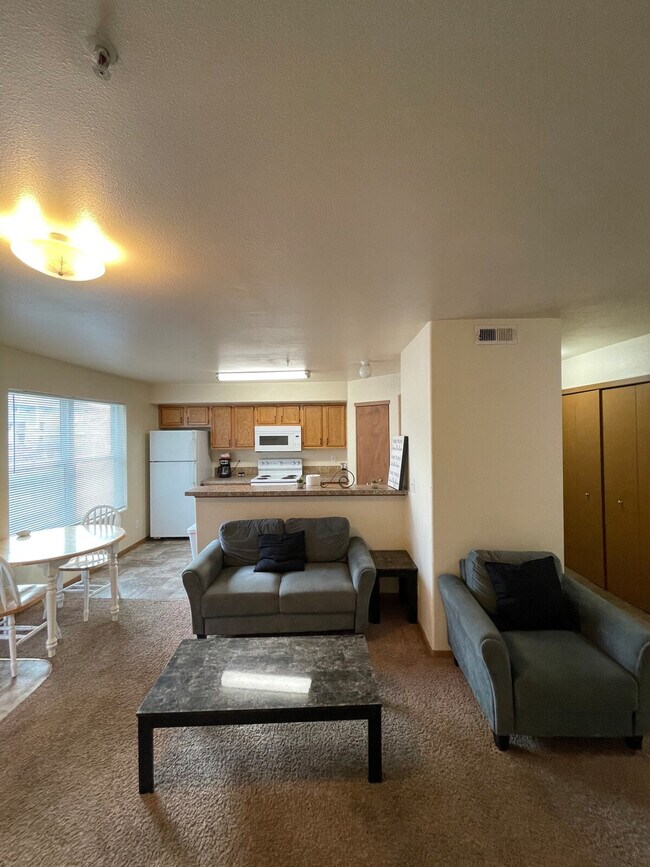 Foto del edificio - 6405N Chapel Hill Blvd