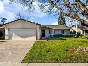 Building Photo - 2829 Smoke Tree Cir