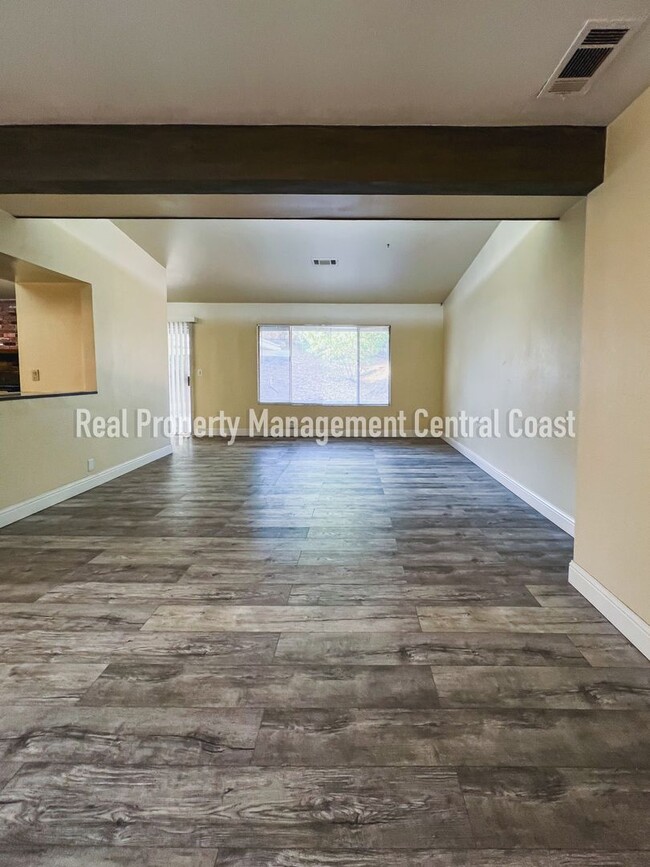 Building Photo - AVAILABLE NOW - Spacious Paso Robles Home ...