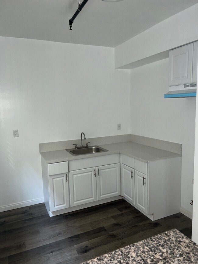 Building Photo - 444 S Burlington Ave