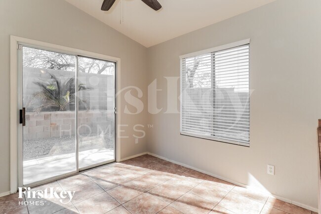 Foto del edificio - 3392 W Vía Campana De Oro