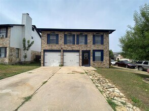 Building Photo - 910 Crieff Cross Dr