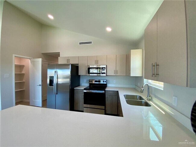 Building Photo - 1300 E Iris Ave