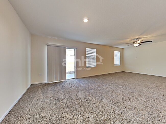 Foto del edificio - 4445 Warm Springs Way