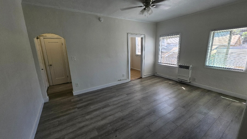 Primary Photo - 1216 W Court St