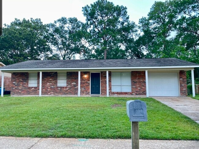 Foto del edificio - 15905 Waycross Dr