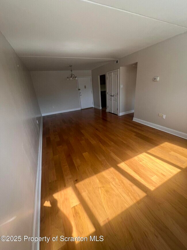 Foto del edificio - 220 Linden St
