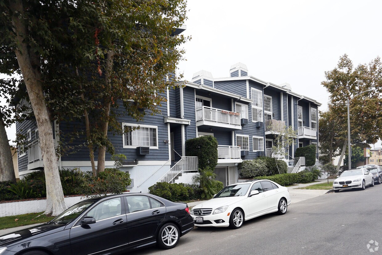 Foto del edificio - 10600-1061 Rose Ave