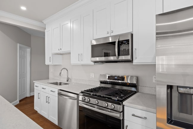 Building Photo - 12 Woodford St