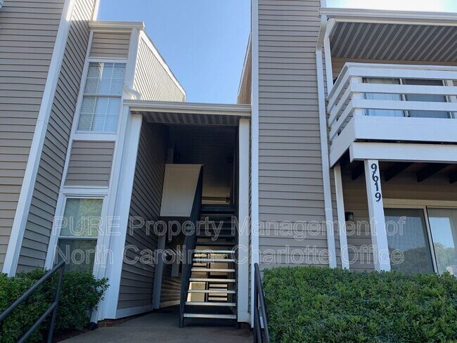 Foto del edificio - 9619 Vinca Cir