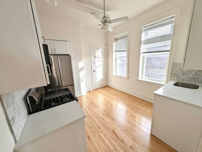 Foto del edificio - 2303 S Oakley Ave