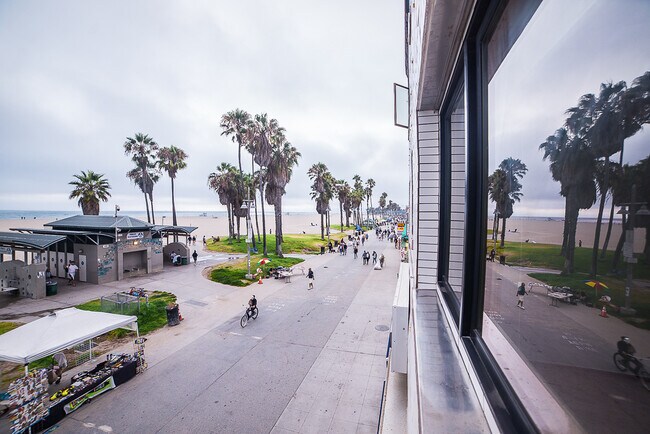 Foto del edificio - 8 Brooks Ave