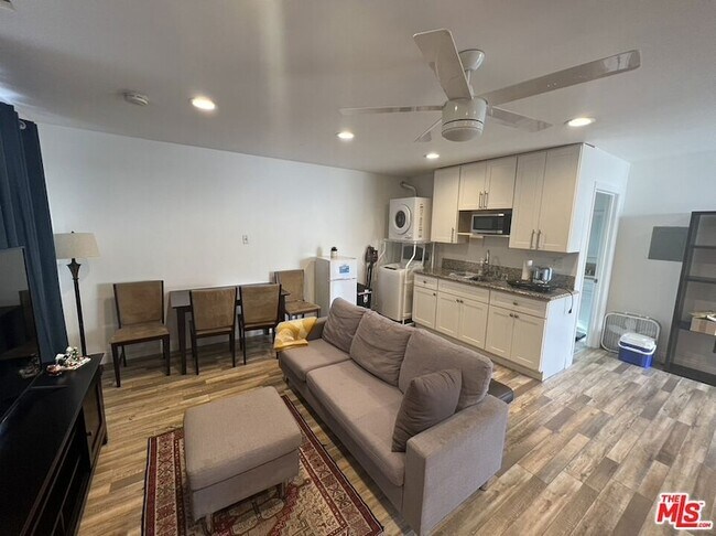 Foto del edificio - 22602 Hatteras St