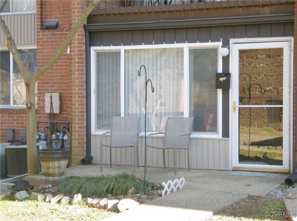 Primary Photo - 5226 Castlewood Rd