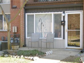 Building Photo - 5226 Castlewood Rd