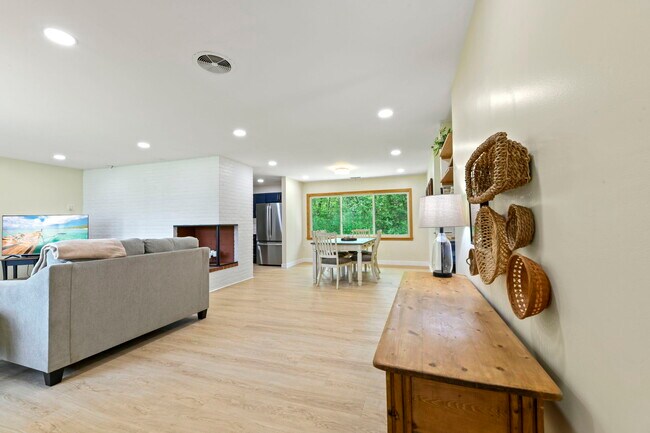 Foto del edificio - 719 Hanshaw Rd