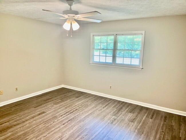 Building Photo - Baby Doe Drive #114