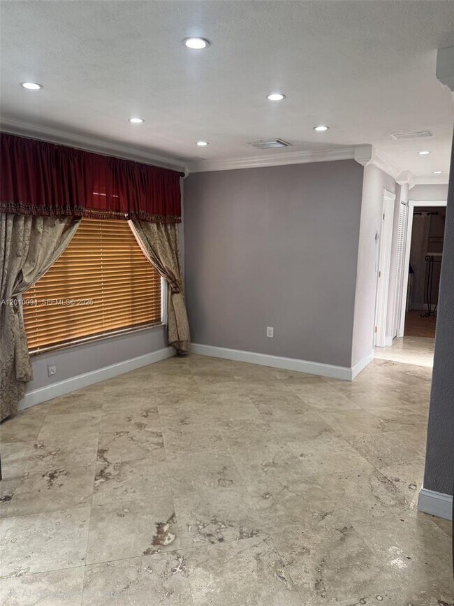 Foto del edificio - 18610 NW 47th Ct