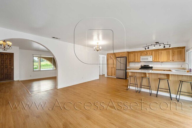 Building Photo - Stunning 3 Bed/ 2 Bath Home In Tranquil He...