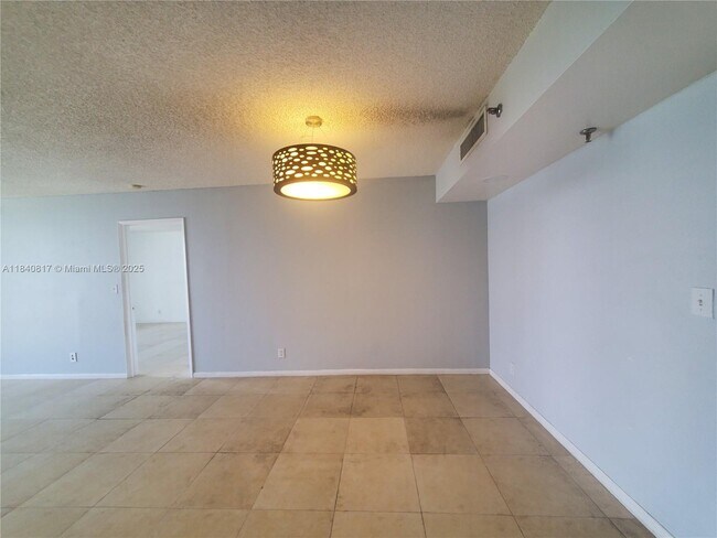Foto del edificio - 3300 NE 192 St