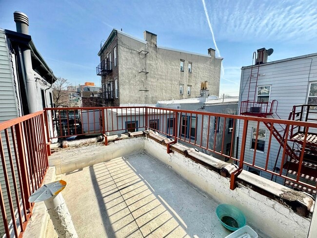 Building Photo - 440 Baldwin Ave
