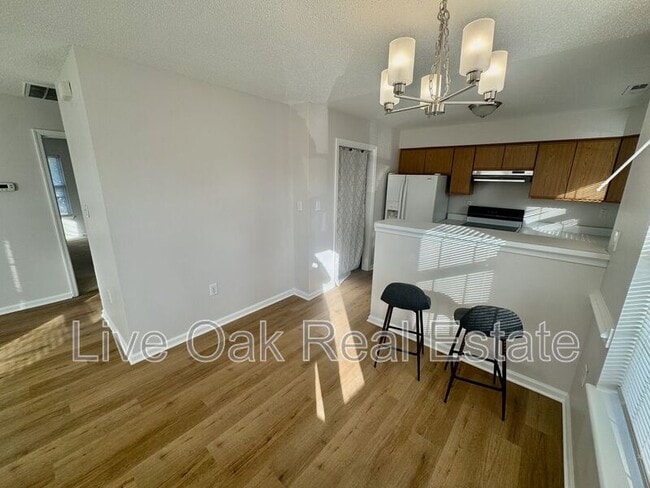 Foto del edificio - 1562 Indiana Ave