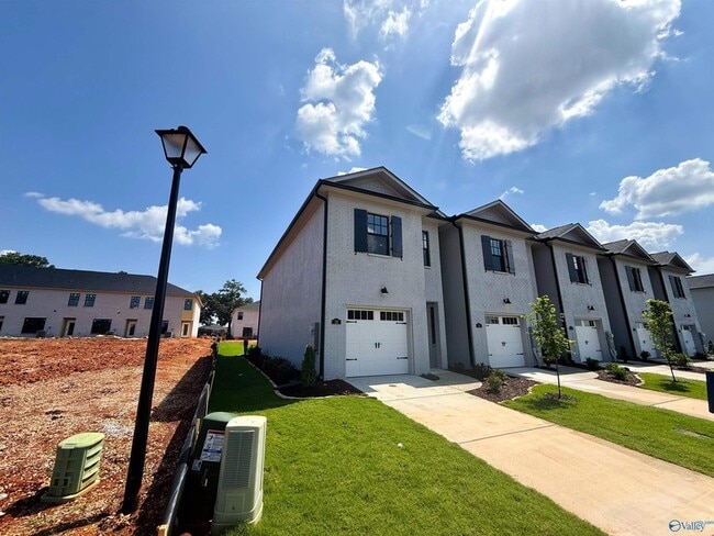 Building Photo - 18 Whispering Oak Dr SW