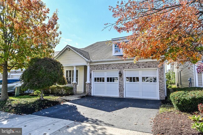 Foto del edificio - 8405 Mountain Larkspur Dr