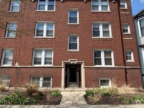 Building Photo - 1122 W Wellington Ave