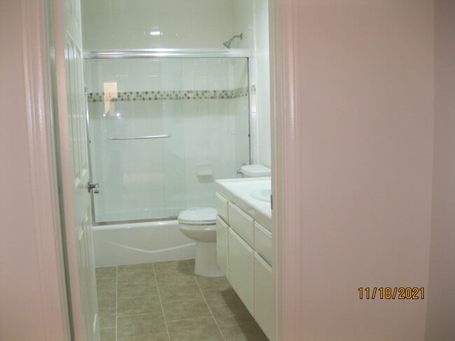 Foto del edificio - 6234 Woodman Ave