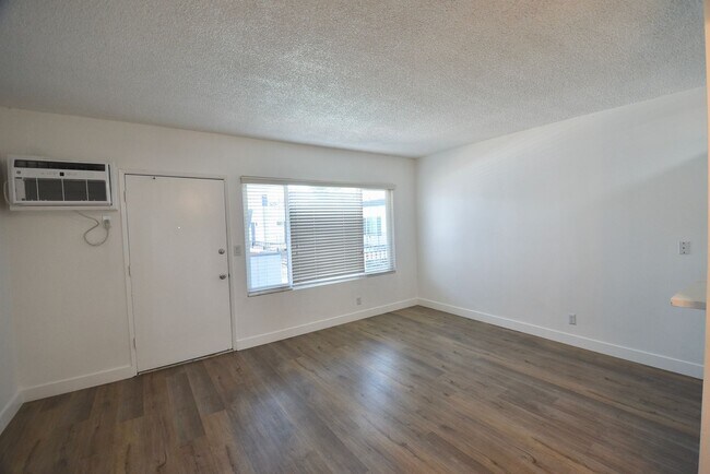 Foto del edificio - 12255 Burbank Blvd