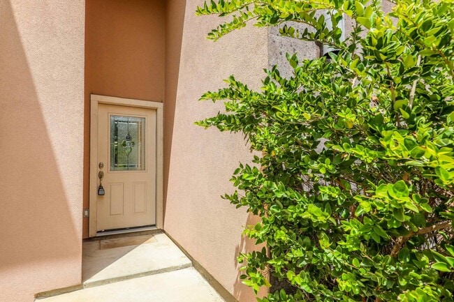 Building Photo - 10510 Sandia Dr