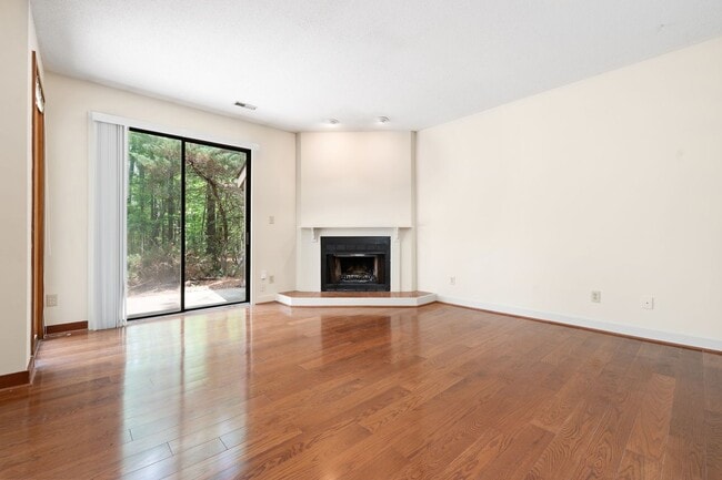 Building Photo - Charming Chapel Hill Home Near UNC & Duke with First Floor Bedroom Ready NOW