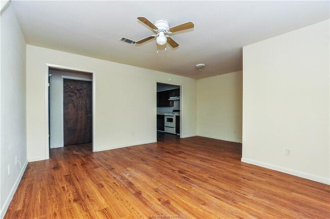 Building Photo - 2805 Longmire Dr