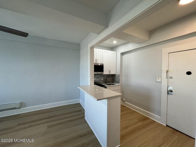 Building Photo - 201 Lareine Ave