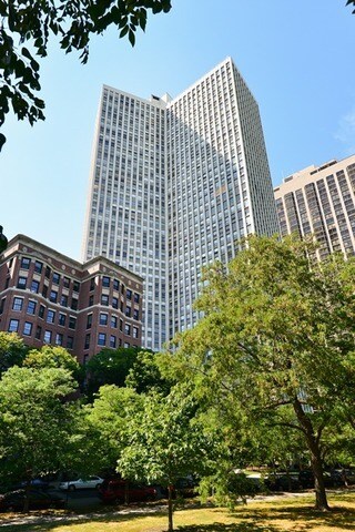 Primary Photo - 2626 N Lakeview Ave