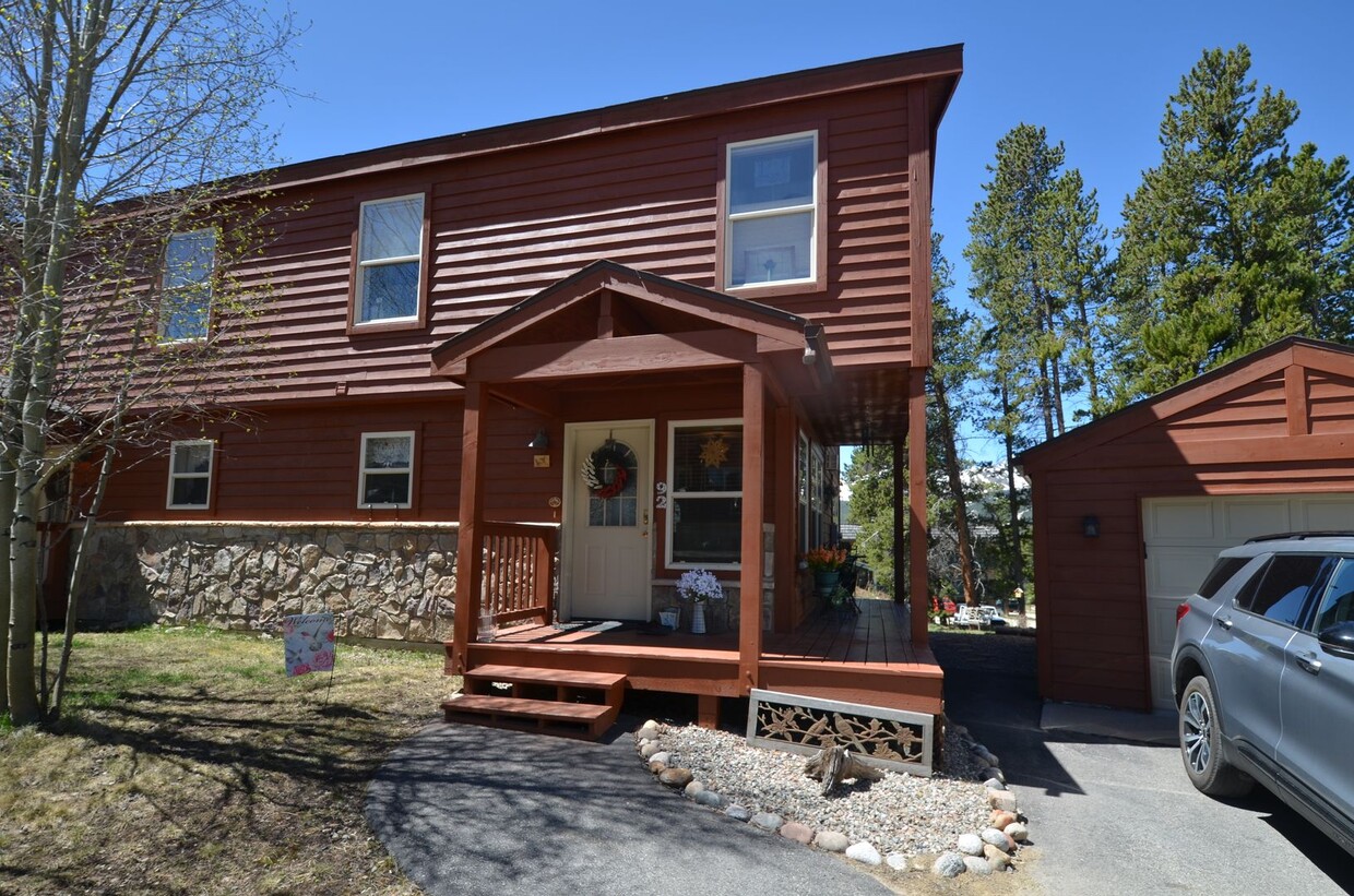 Primary Photo - Deed Restricted! 3 bedroom in Monarch Town...