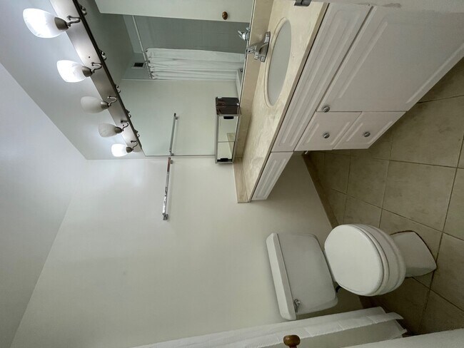 Building Photo - 2020 N Lincoln Park W