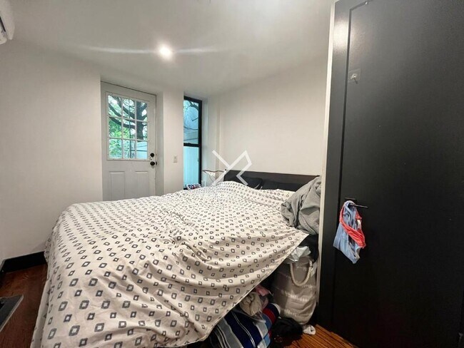 Foto del edificio - 812 Saint Johns Pl