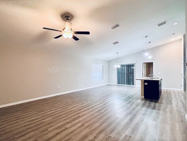 Foto del edificio - Stylish 3BR/2BA Home with Open Layout & Hi...