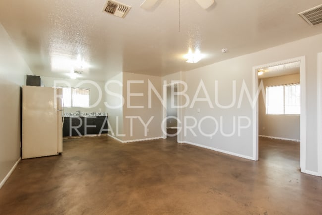 Building Photo - 918 S 1st Ave