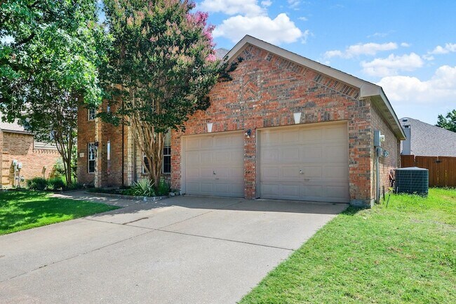 Building Photo - 1413 Westmont Dr