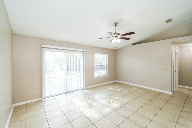 Building Photo - 9060 Castle Rock Dr