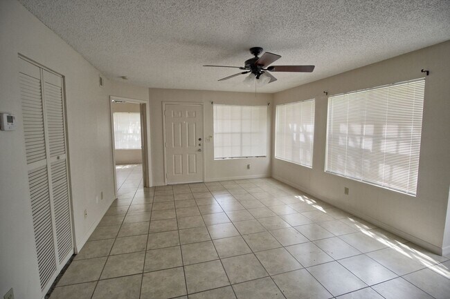 Building Photo - 364 Northpointe Ct